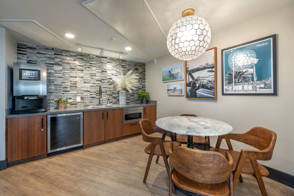 Kitchenette area with decorative lighting, coffee machine, microwave and mini fridge